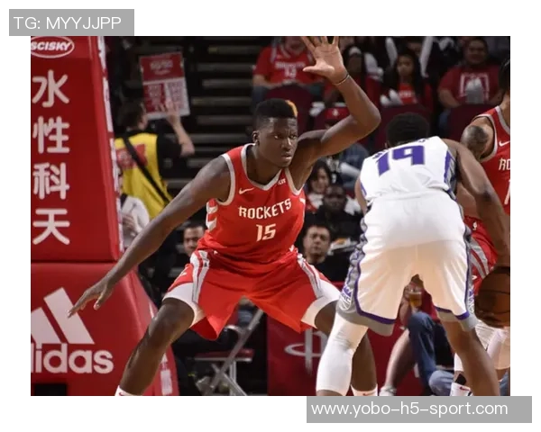 费尔斯半场表现出色8中5三分2中1贡献12分并送出3次助攻